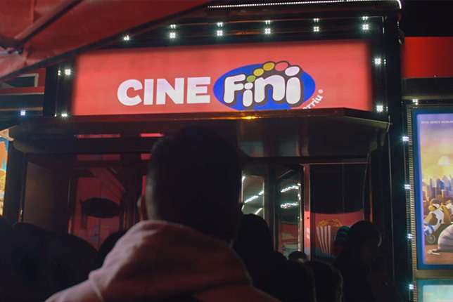 Cine Fini en la Carretera